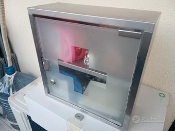 Armadietto portafarmaci