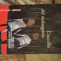 romanzo L'UCCELLO DEL MALAUGURIO Camilla LACKBERG 