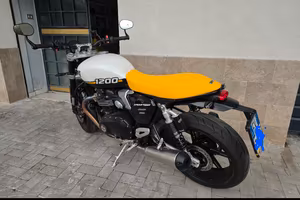 Triumph 1200 