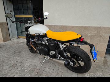 Triumph 1200 