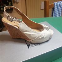 Sandalo in pelle bianca con zeppa n.38