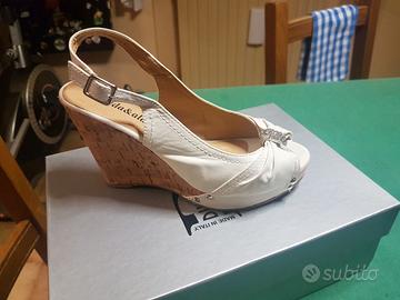 Sandalo in pelle bianca con zeppa n.38