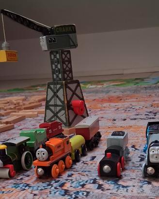 pista trenini in legno con accessori