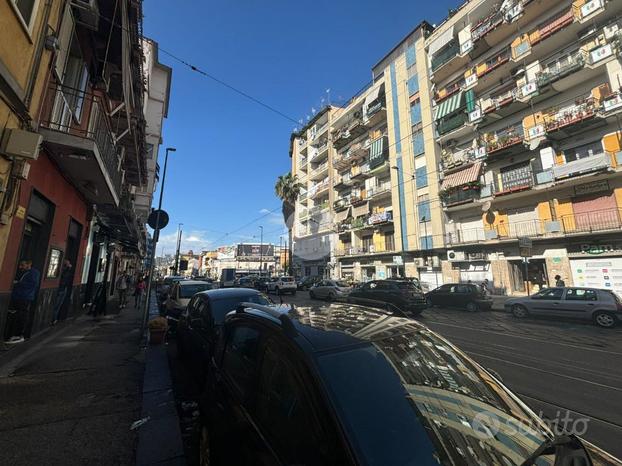 NEGOZIO A NAPOLI