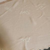 tovaglia rotonda ricamata  rosa con 8 tovaglioli