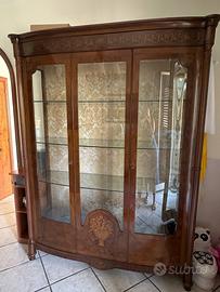 Mobile di legno antico