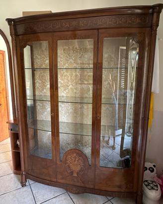 Mobile di legno antico