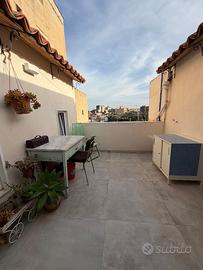 Attico luminoso con terrazza in centro