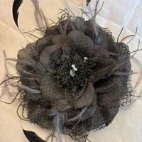 Spille eleganti e collana.