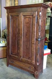 Armadio in arte povera 