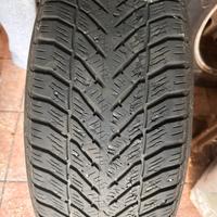 Gomme da neve Goodyears con cerchioni