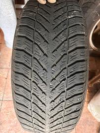 Gomme da neve Goodyears con cerchioni