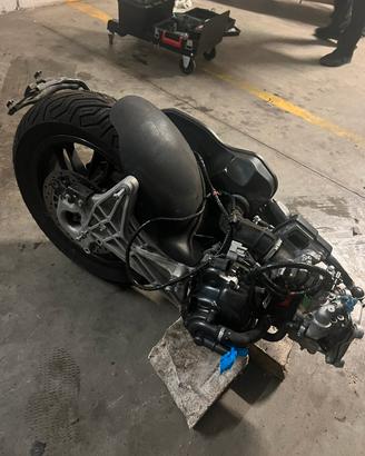 MOTORE+RICAMBI BVERLY PIAGGIO 300