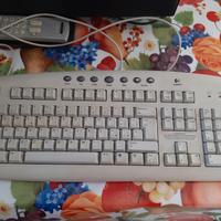 Tastiera QWERTY a filo