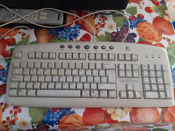 Tastiera QWERTY a filo