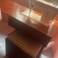 Macchina da cucire con consolle singer
