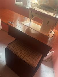 Macchina da cucire con consolle singer