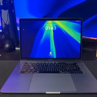 MacBook Pro 15” 2018 - Intel i7, 256 GB, 8GB RAM