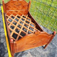 antico lettino per bambole