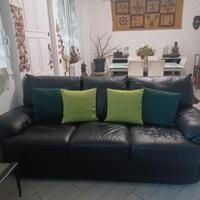 Divano letto tre piazze in vera pelle nera