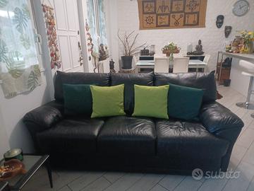 Divano letto tre piazze in vera pelle nera