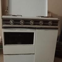 Cucina a Gas con fuochi e forno a gas