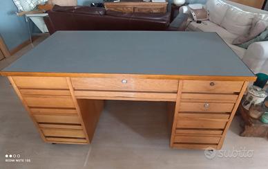 Scrivania in faggio anni 50/60 con cassetti