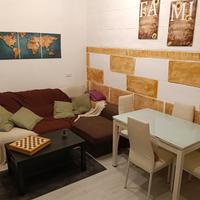 Tavolo Allungabile più 4 Sedie con omaggio  Divano