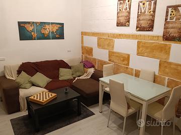 Tavolo Allungabile più 4 Sedie con omaggio  Divano