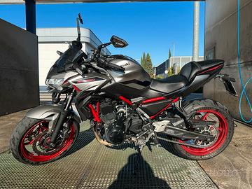 Kawasaki z650 (2023) 68CV - 50,2 kW