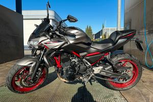 Kawasaki z650 (2023) 68CV - 50,2 kW