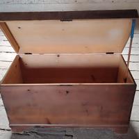 Cassone bauletto in legno.