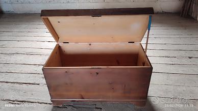 Cassone bauletto in legno.