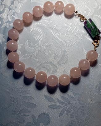 girocollo di pregio in quarzo rosa