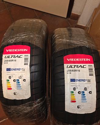 2 Gomme Nuove Vredestein Ultrac 205/65 R16 95W