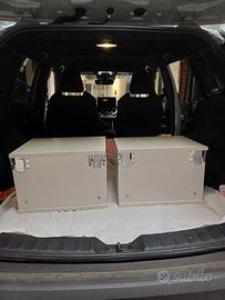 Coppia di comodini moderni