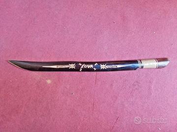 Spada in legno collector woodden hand isole Fiji s