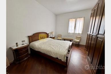 camera matrimoniale in noce