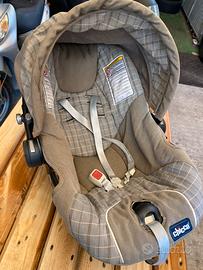 Seggiolino auto chicco ovetto con cappottina