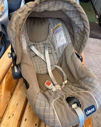 Seggiolino auto chicco ovetto con cappottina