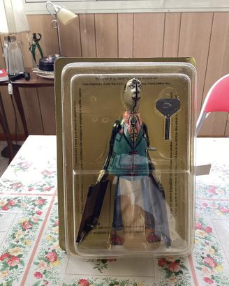 Figure in latta