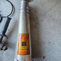 vecchio estintore a polvere militare