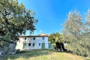 Terreno edificabile, agricolo e casa colonica