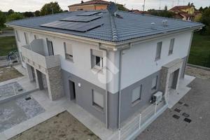 VILLA A SCHIERA A SAN PROSPERO