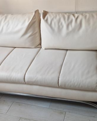 divano letto in pelle 