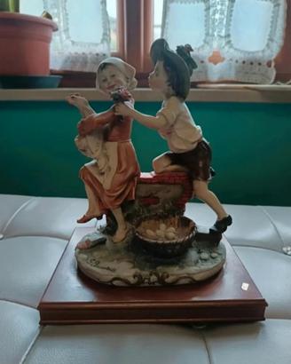 Statua Capodimonte G. Armani Ragazzi