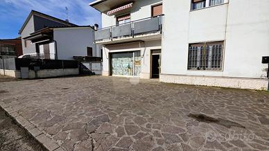 NEGOZIO A BORGO VIRGILIO