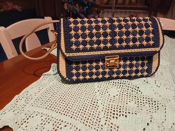Borsa ricamata su rete 