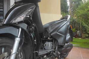 kymco People S 125 incidentato