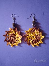 orecchini realizzati a uncinetto con perline 